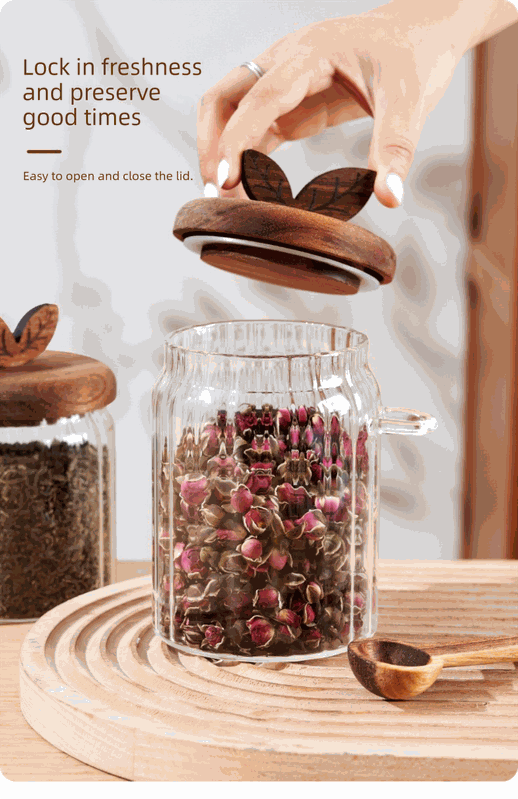 600ml Premium Borosilicate Glass jar with clear cylindrical body, filled with dried rosebuds and a wooden lid with knob