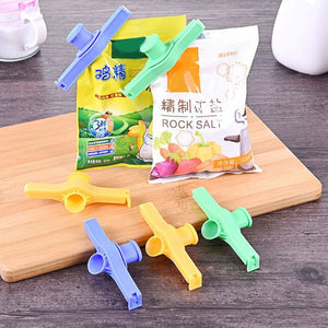 Random Food Bag sealing clips in blue, green and yellow polypropylene, with integrated round dispensing nozzles