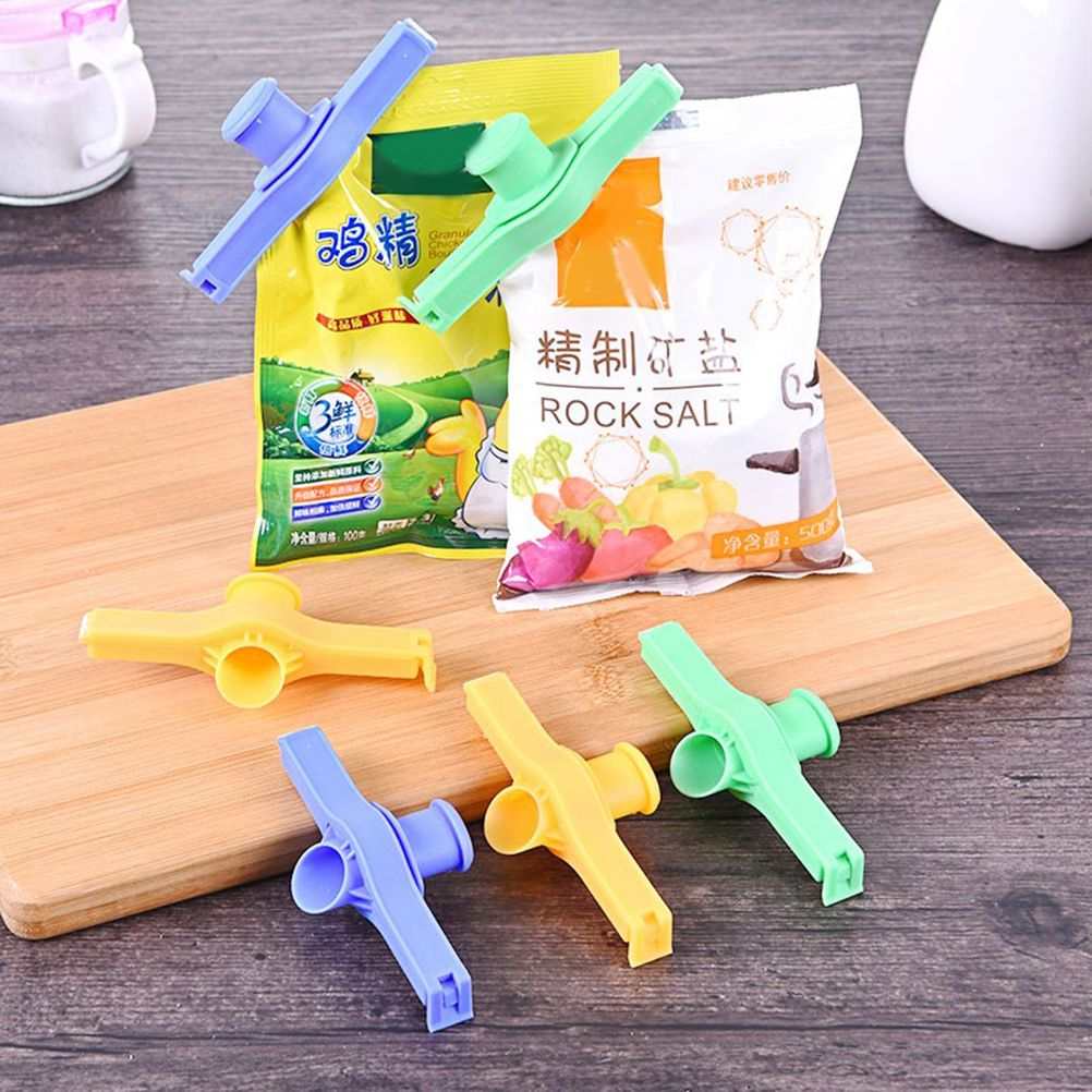 Random Food Bag sealing clips in blue, green and yellow polypropylene, with integrated round dispensing nozzles